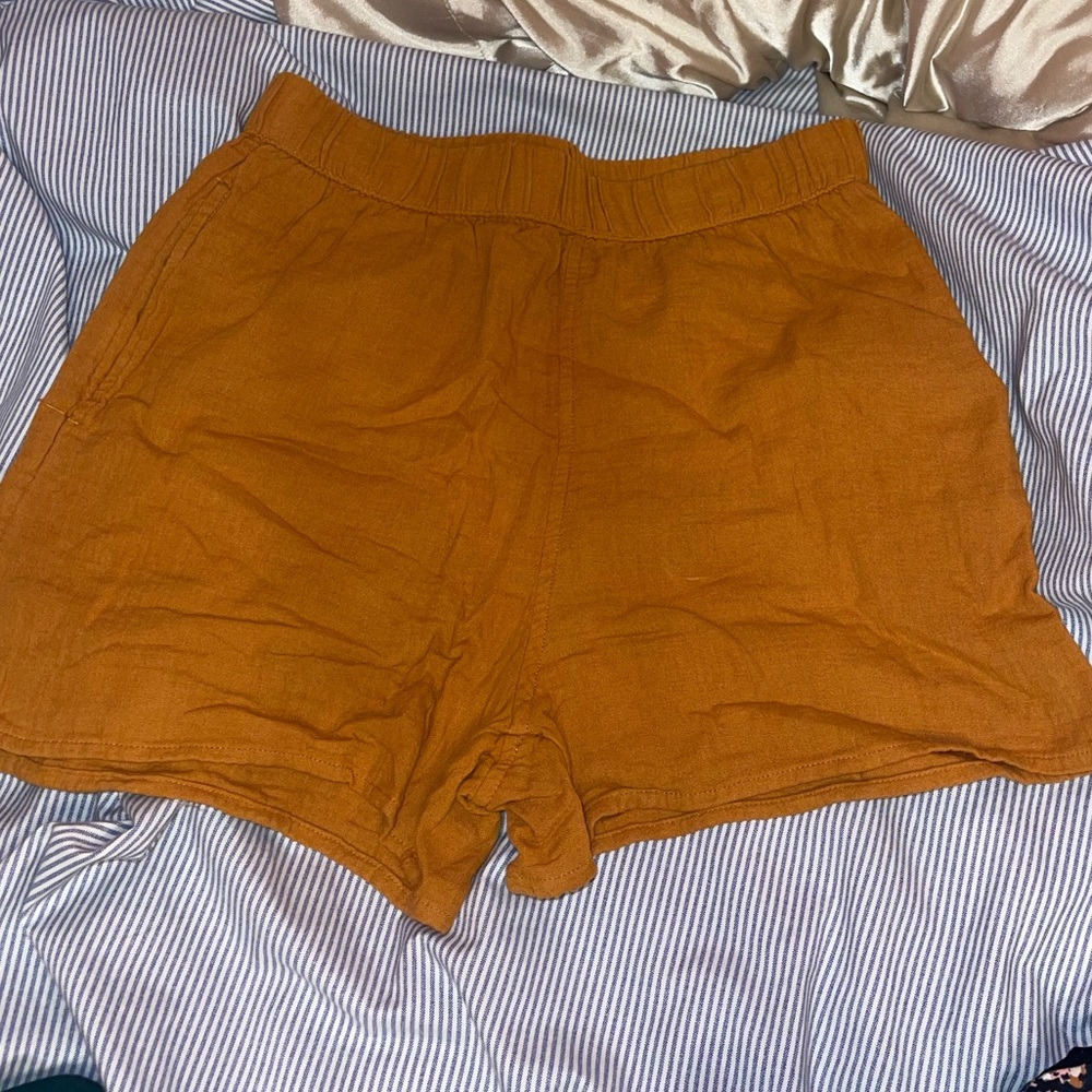 Like new universal thread shorts